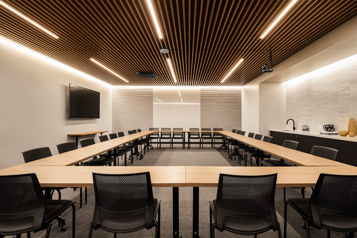 Boardrooms and meeting rooms with A/V equipment can accommodate meetings of all types and sizes.