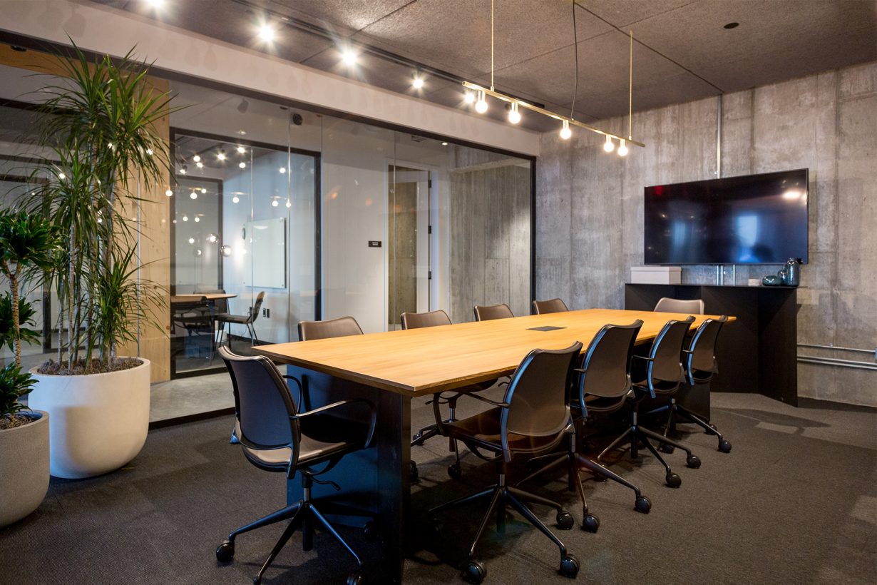 Members can hold meetings or brainstorms in conference rooms of various sizes.