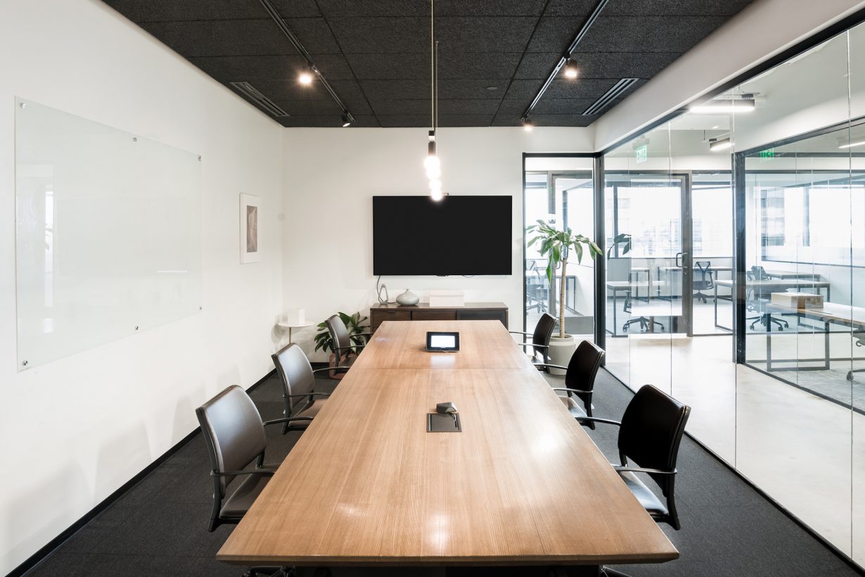 Members can hold meetings or brainstorming sessions in conference rooms of various sizes.