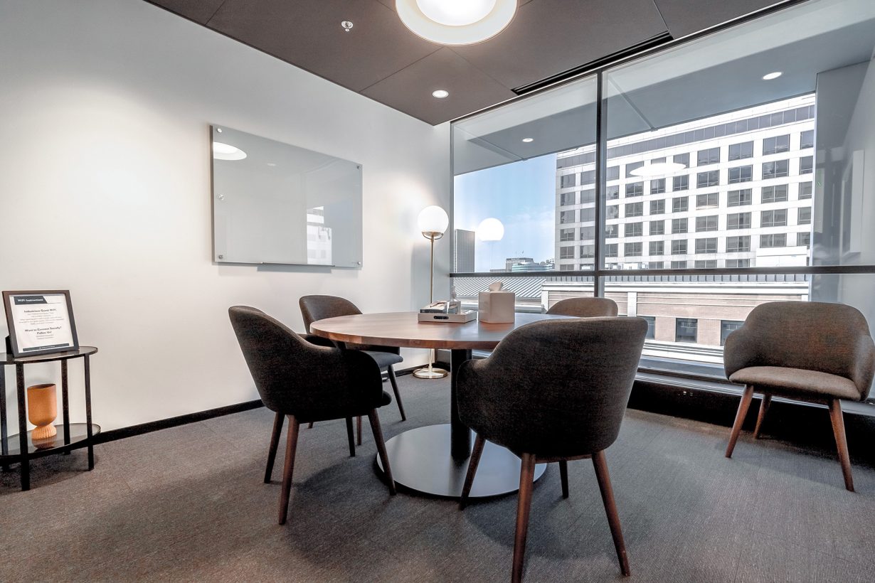 This huddle room is ideal for small gatherings and brainstorms.
