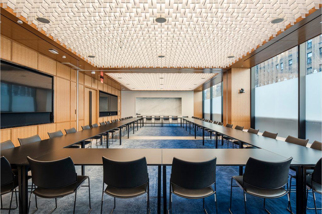 Meeting space in NYC | WorkLife Meetings by Industrious conference room