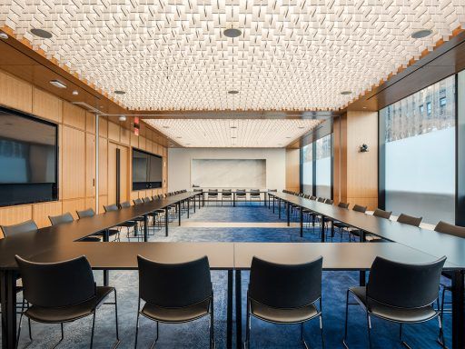 Meeting space in NYC | WorkLife Meetings by Industrious conference room